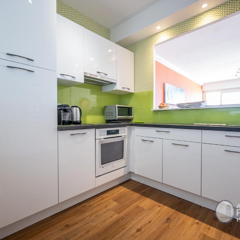 Appartement moderne 80m² avec wifi, lave-vaisselle, balcon et vue mer - FR-1-197-539 - Appartement - 22