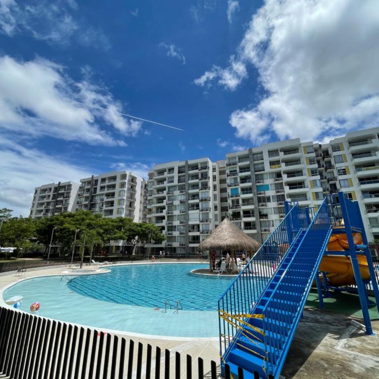 Espectacular apartamento en Condominio Peñazul con BBQ - Three-Bedroom Apartment - 34