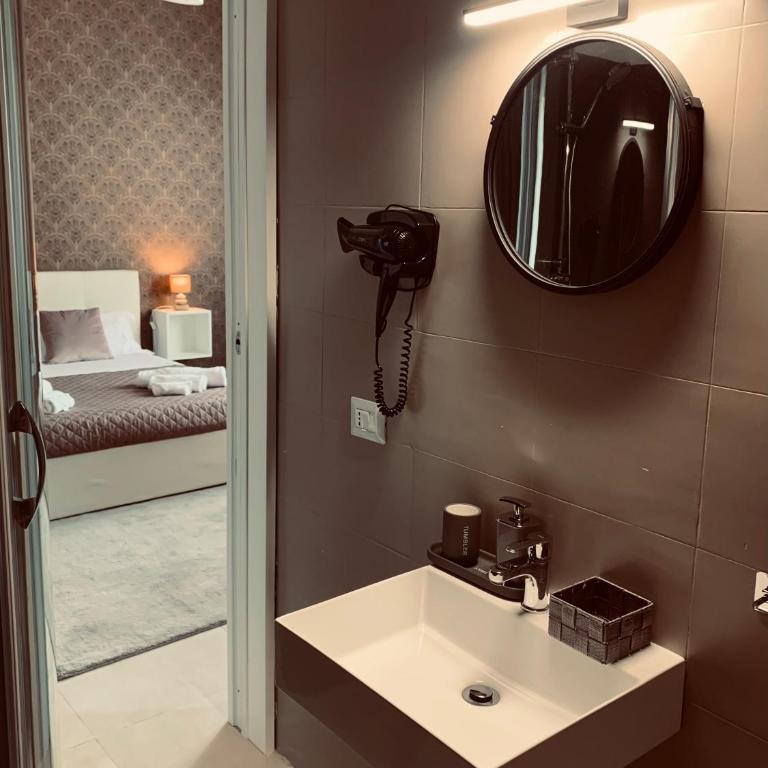 B&B Ungheria Ottantaquattro - Camera Matrimoniale con Bagno Privato - 9