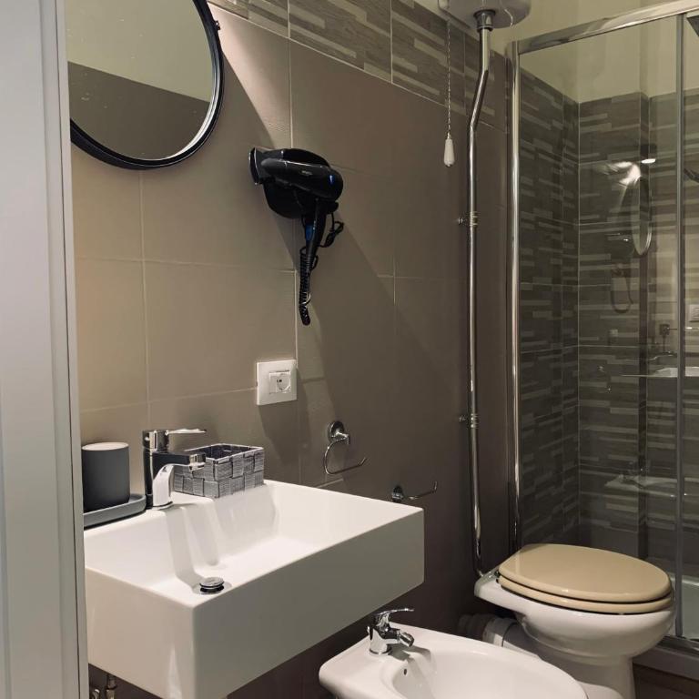 B&B Ungheria Ottantaquattro - Camera Matrimoniale con Bagno Privato - 9