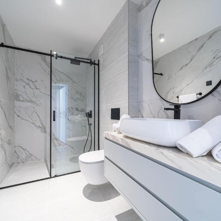 Hotel Millennium by Aycon - Standardna Dvokrevetna Soba sa Bračnim Krevetom - 6