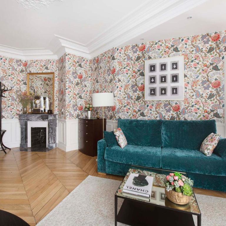 LE BEAU MARAIS - Luxury Apartments, AIR COND, LIFT - Deluxe Queen One-Bedroom TOURMALINE - 1