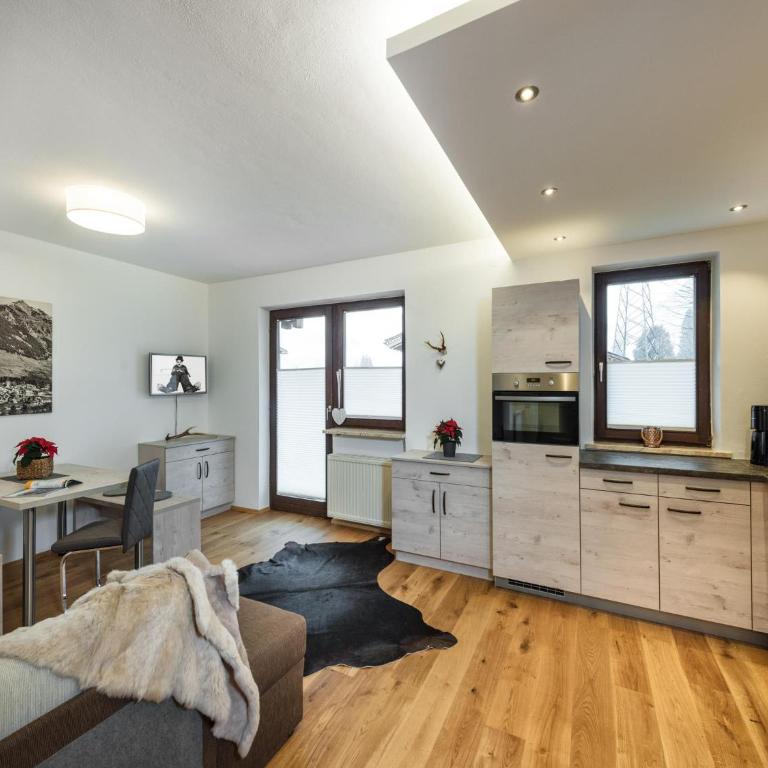 Ladinger, Landhaus - Apartment mit 2 Schlafzimmern und Dusche - 1