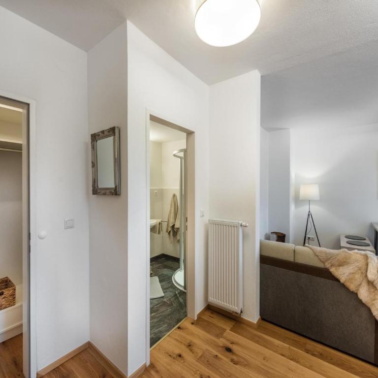 Ladinger, Landhaus - Apartment mit 2 Schlafzimmern und Dusche - 2