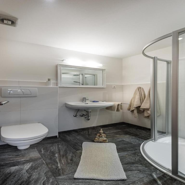 Ladinger, Landhaus - Apartment mit 2 Schlafzimmern und Dusche - 9
