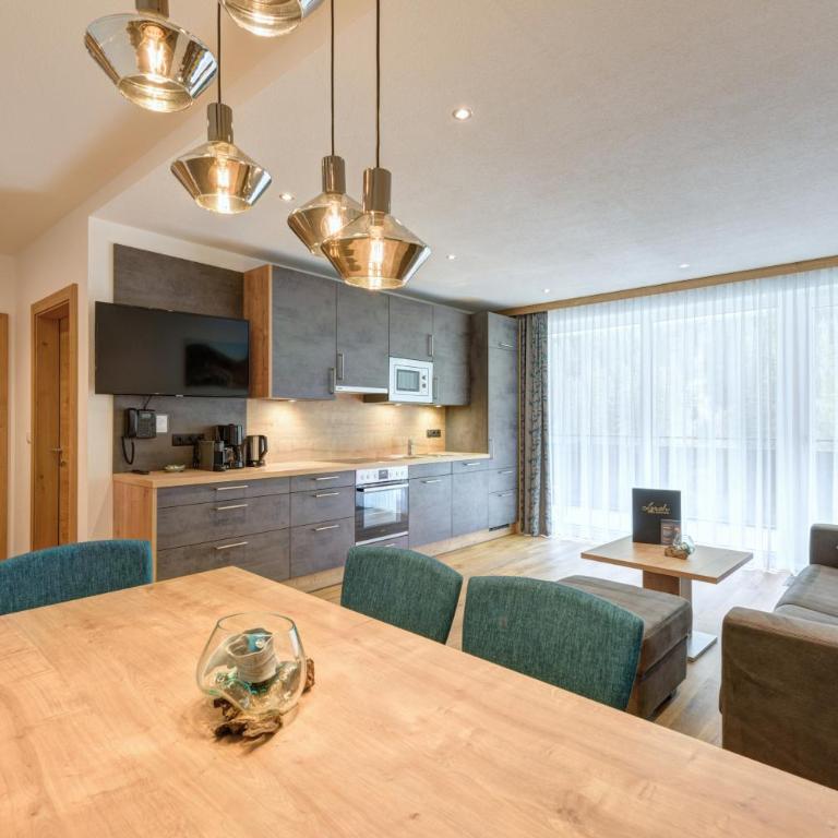 Lerch Suites - Deluxe Apartment mit Balkon - 9