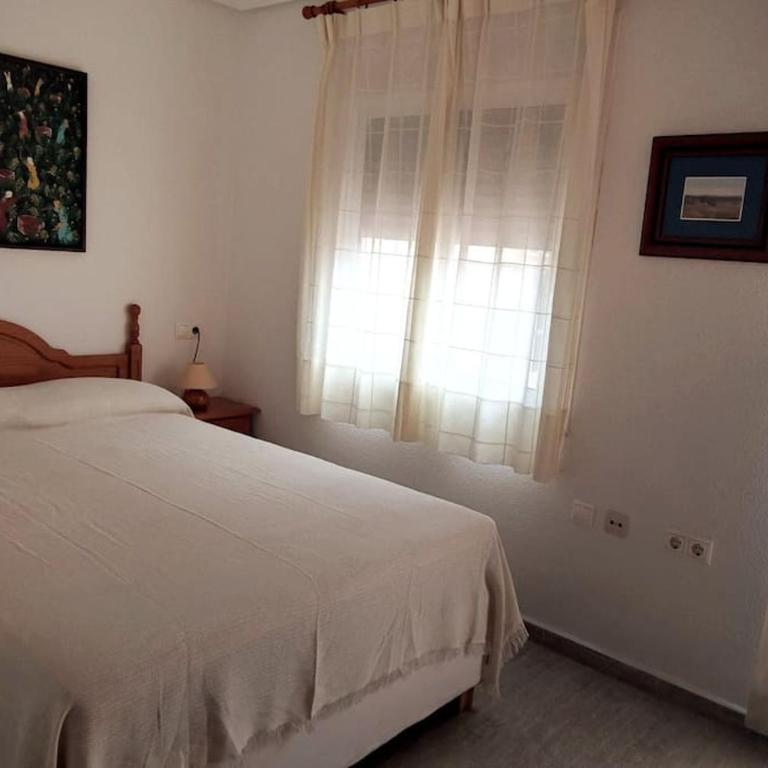 Chill Retreat AC Bungalow in Gran Alacant - Two-Bedroom House - 32