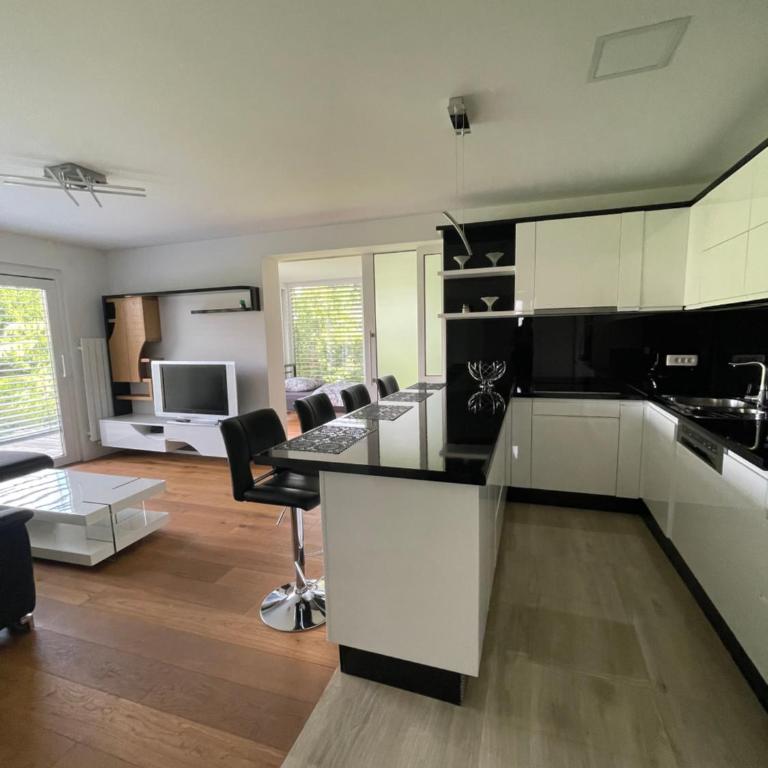 Schöne Gartenwohnung mit Carport und Terrasse! - Apartment mit 2 Schlafzimmern - 1