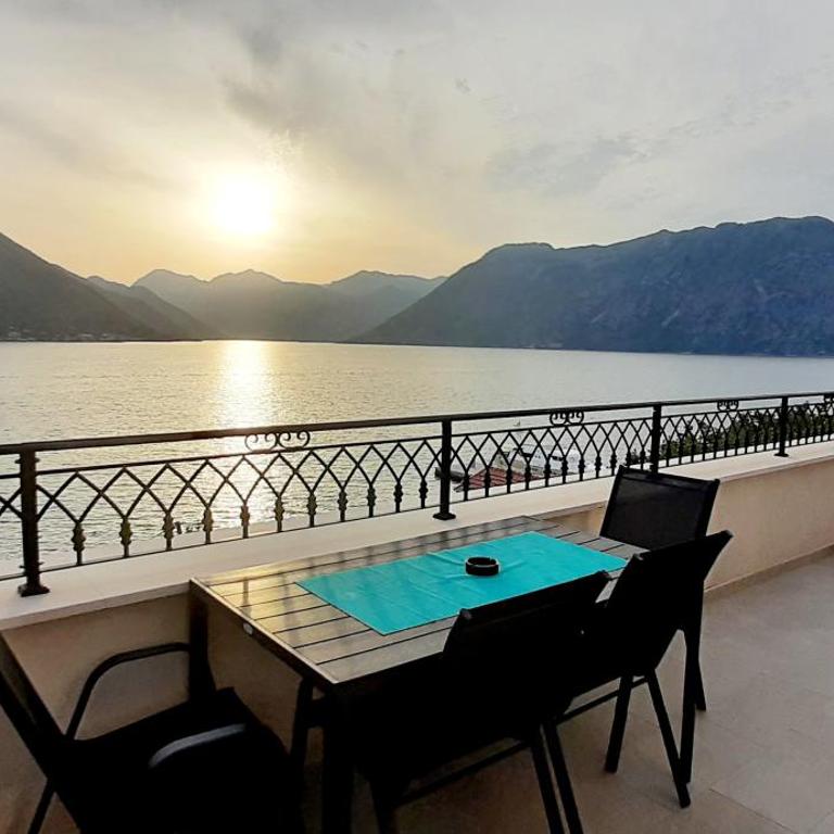 Apartments Boka Blue Dobrota Kotor - Penthouse Apartment - 1