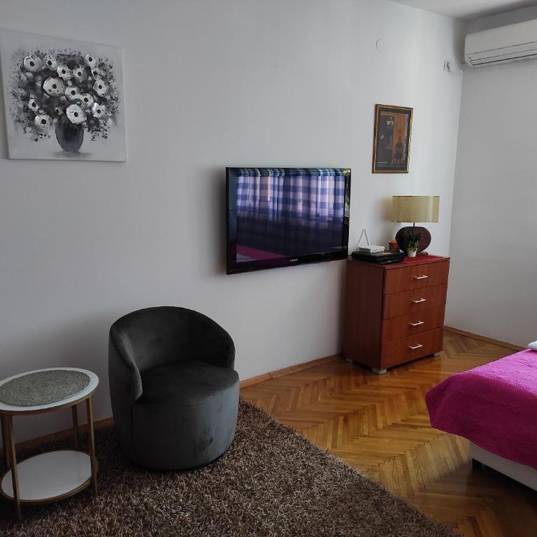 Stan u centru - Apartment with Balcony - 6