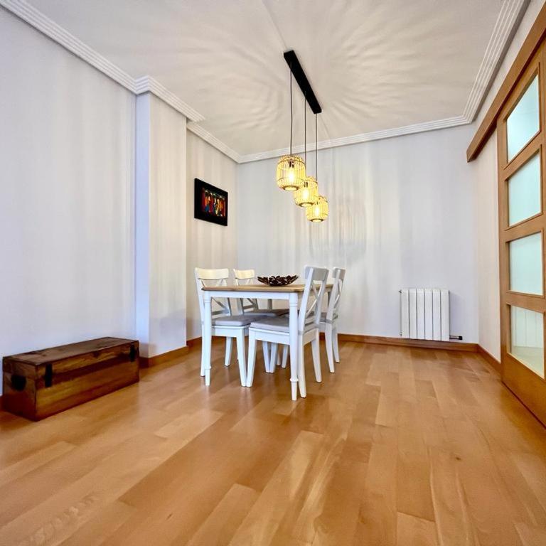 AtuaireHome Cordón 2 piso en centro histórico parking incluido - Apartamento de 2 dormitorios - 4