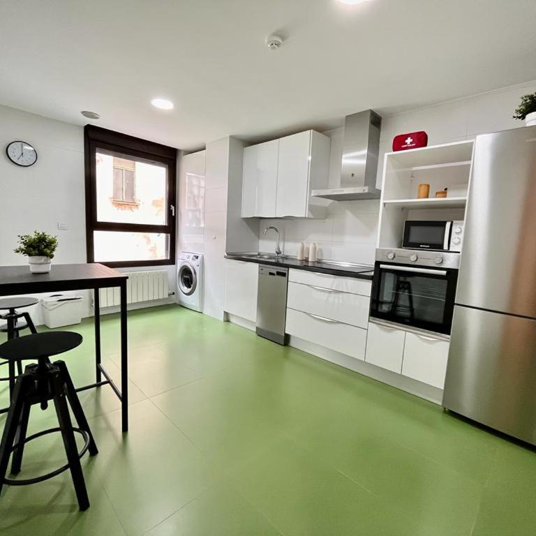 AtuaireHome Cordón 2 piso en centro histórico parking incluido - Apartamento de 2 dormitorios - 18