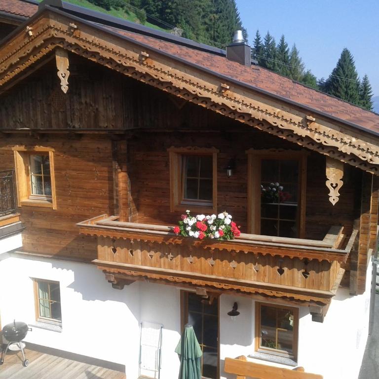 Kama Alm - Chalet mit Balkon und Terrasse - 1