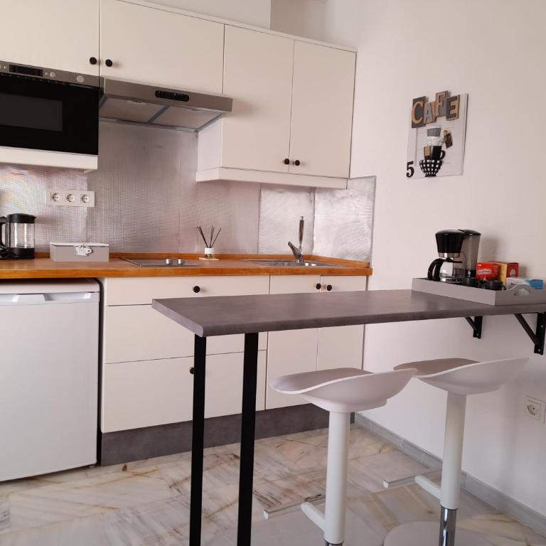 New Central Studio and Parking Zamarrilla - Apartamento de 1 dormitorio - 2