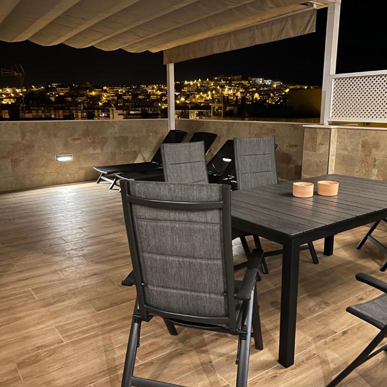 Luxury 190m2 Amplio apartamento moderno con terraza en la azotea de 50m2 junto a la playa, en el centro de Torre del Mar, Málaga, Modern large apartment with 50m2 roof terrace by the beach, right in the center of Torre del Mar, Malaga - Superior Apartment - 2