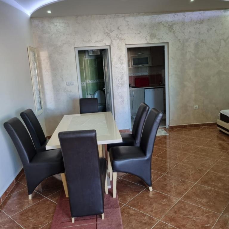 Apartmani Ani - Two-Bedroom Apartment - 13