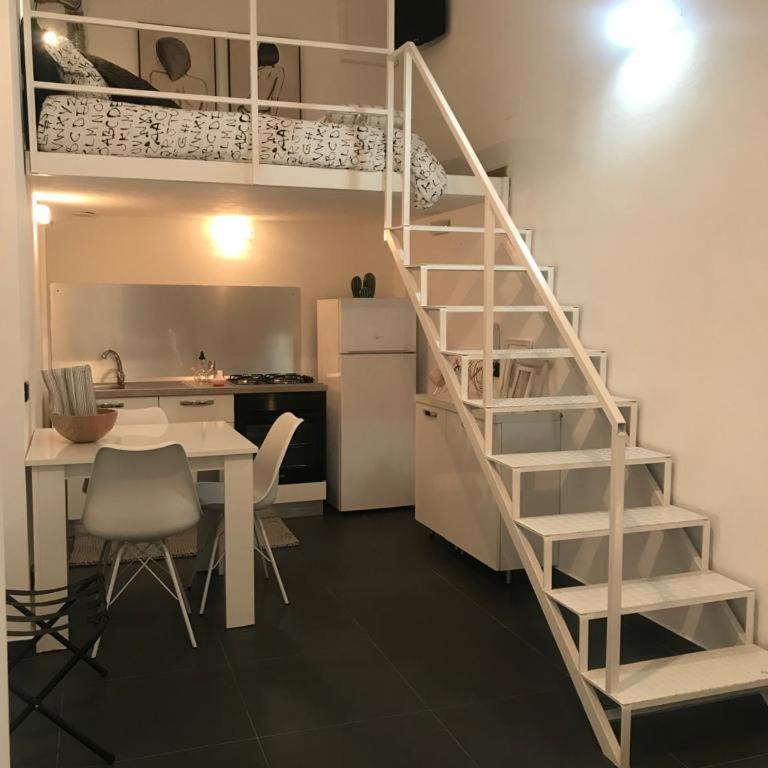 EDU' - One-Bedroom Apartment - 1