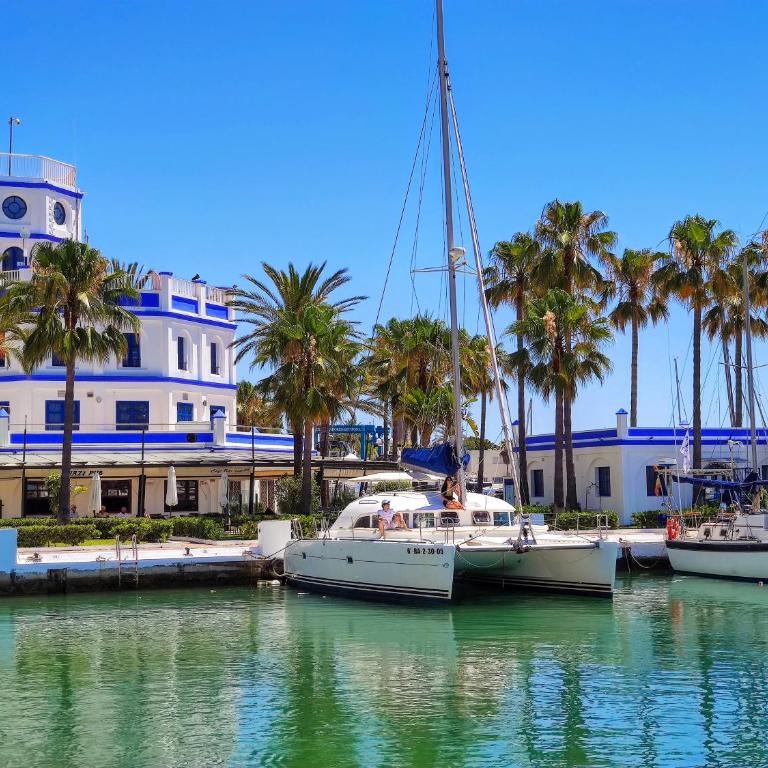 Alcazaba Lagoon Apartment with Private Beach, Pools, Gym, Sauna, Hot Tub & Fully Equipped Kitchen - Apartamento de 2 dormitorios - 72