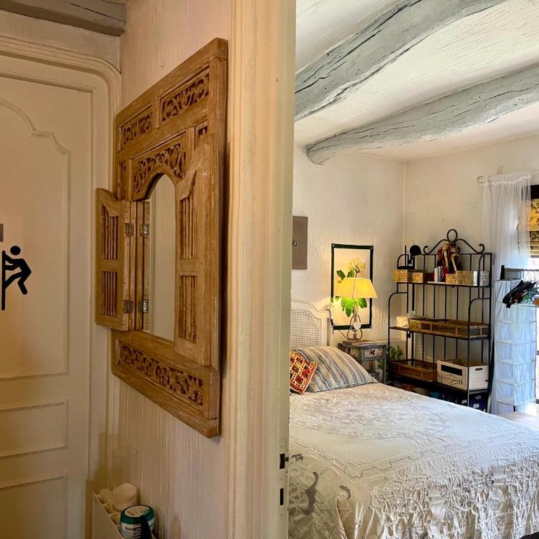 ABEILLE - Chambre Double avec Salle de Bains Commune - 1
