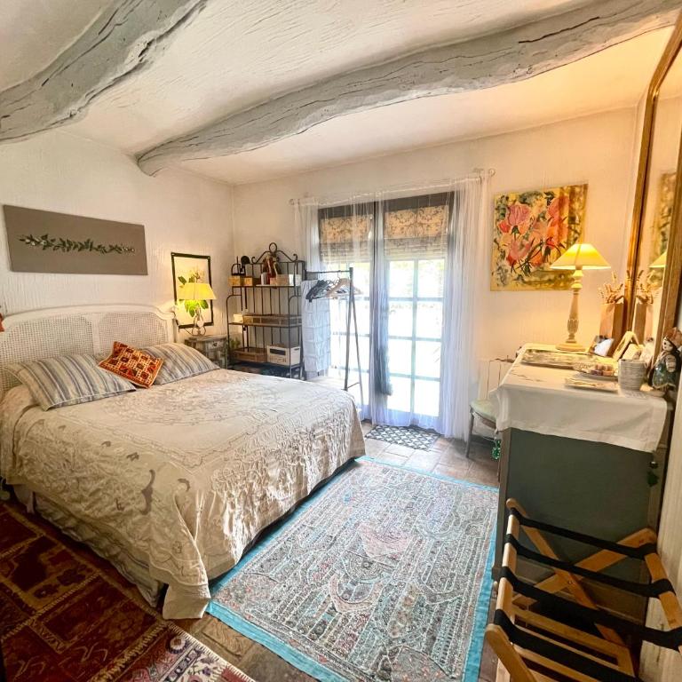 ABEILLE - Chambre Double avec Salle de Bains Commune - 8