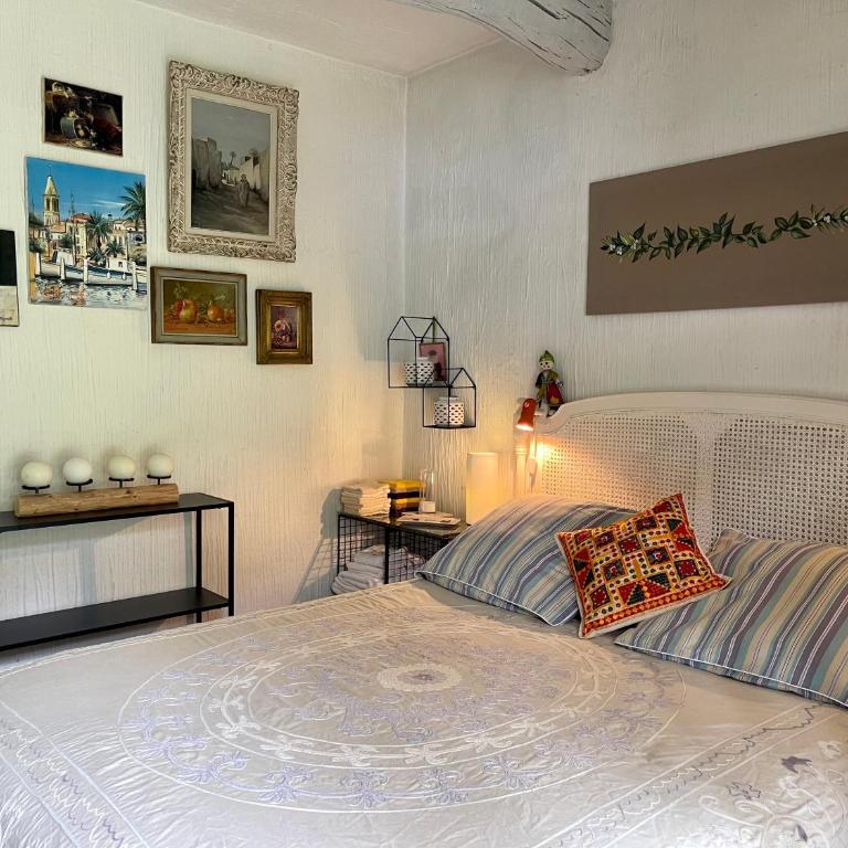 ABEILLE - Chambre Double avec Salle de Bains Commune - 6