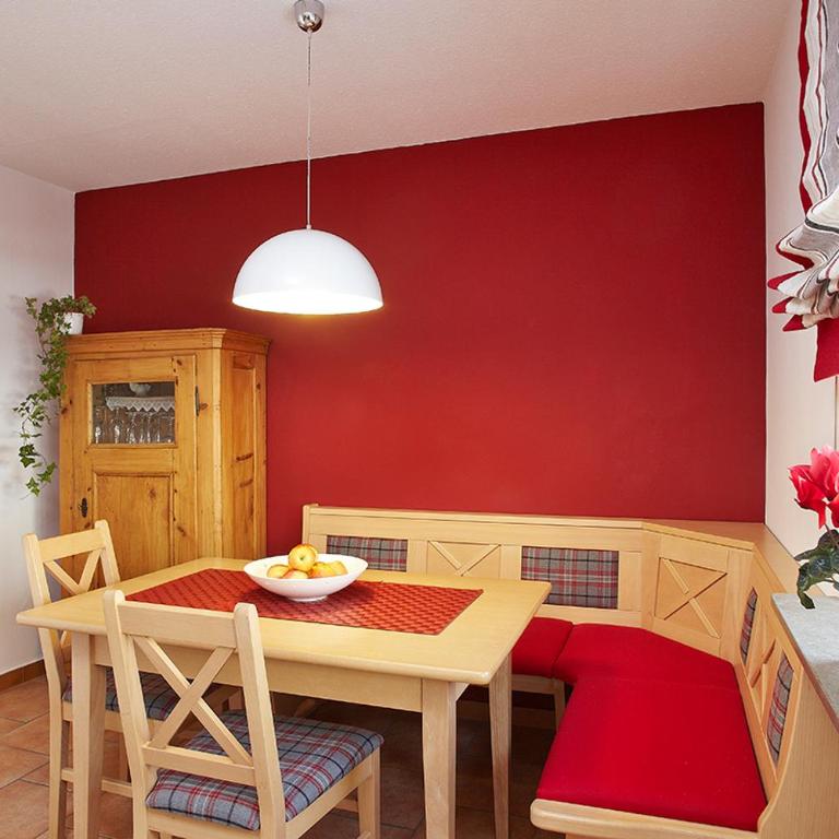 Alpenflair Ferienwohnungen Gästehaus Hilbrand Whg 313,314,215 - Apartment mit 2 Schlafzimmern - 4