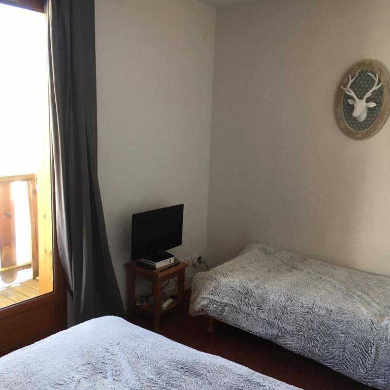 Petit Chalet 5 pers piscine sauna 2 chambres - Appartement 2 Chambres - 11
