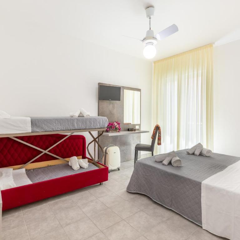 Hotel Condor-New 2024-Con Piscina - Quadruple Room with Balcony - 5