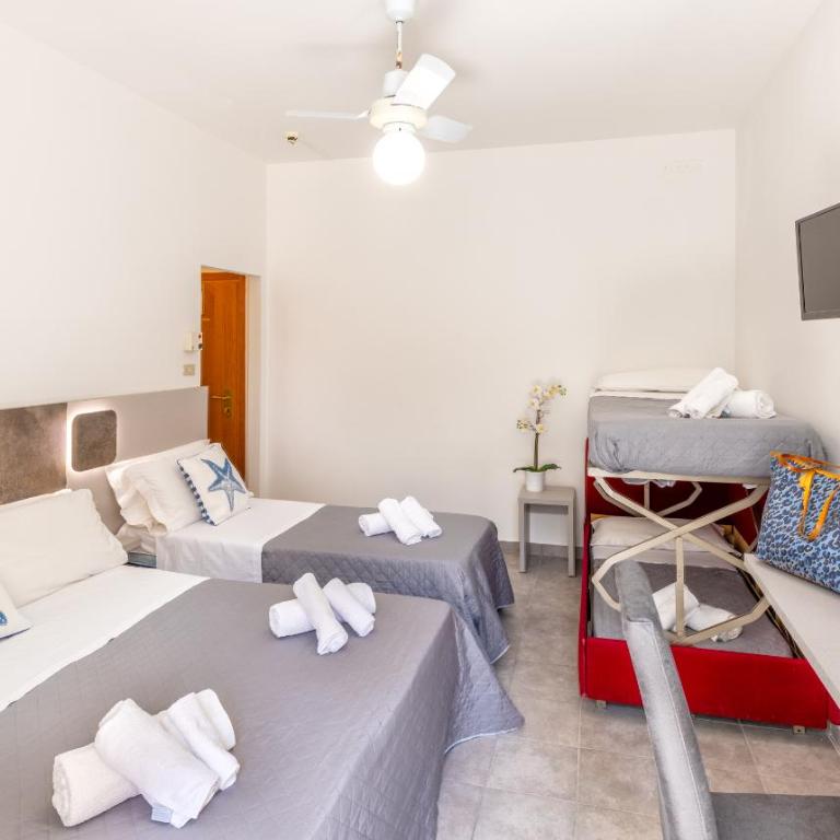 Hotel Condor-New 2024-Con Piscina - Quadruple Room with Balcony - 3
