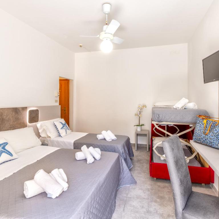 Hotel Condor-New 2024-Con Piscina - Quadruple Room with Balcony - 13