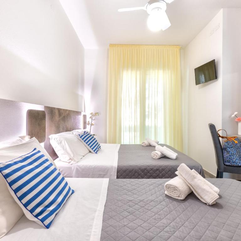 Hotel Condor-New 2024-Con Piscina - Triple Room with Balcony - 14