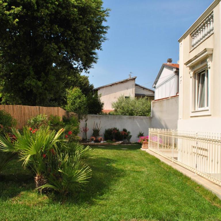 Villa Bianca a few steps by the sea with exclusive garden & jacuzzi - Apartment - 5