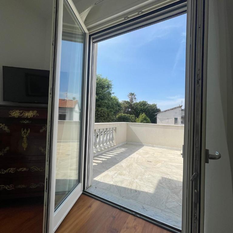 Villa Bianca a few steps by the sea with exclusive garden & jacuzzi - Apartment - 19