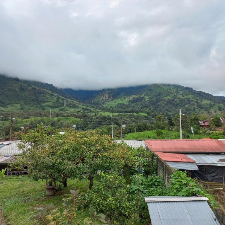 Hostal La Casa De Rodrigo - Family Room with Mountain View - 1