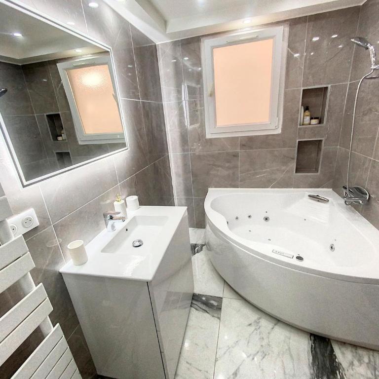 3 Pièces climatisé en rez de jardin avec piscine - Appartement 2 Chambres - 16