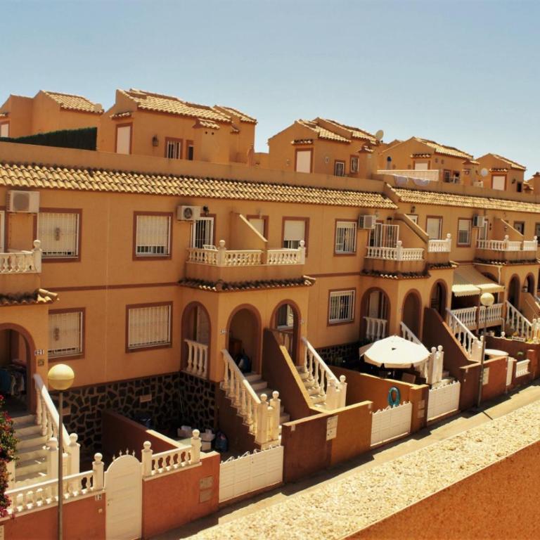 Chill Retreat AC Bungalow in Gran Alacant - Two-Bedroom House - 8