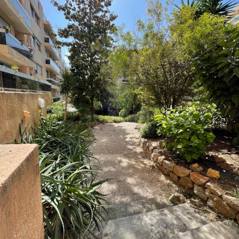 JUAN LES PINS, T2 Cosy et confortable, avec PARKING en sous-sol, proche plages et commerces - One-Bedroom Apartment - 4