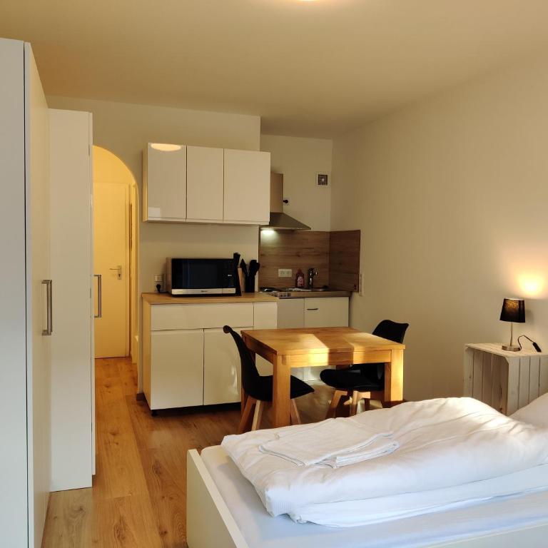 Schicke Wohnungen in Stadtnähe - Studio 8 with 2 single beds and terrace - 3