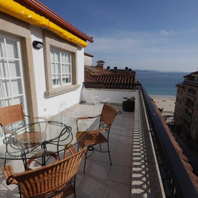 Desconectaengalicia Ático Vidal Rocha, terraza y vistas - Apartamento de 3 dormitorios - 1