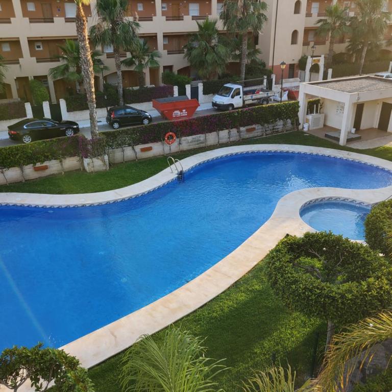 ¡Bajo extraordinario con vistas a la piscina y terraza! - Apartamento de 2 dormitorios - 14