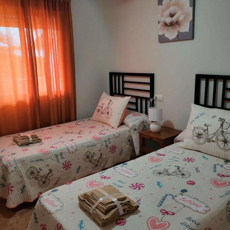 ¡Bajo extraordinario con vistas a la piscina y terraza! - Apartamento de 2 dormitorios - 4