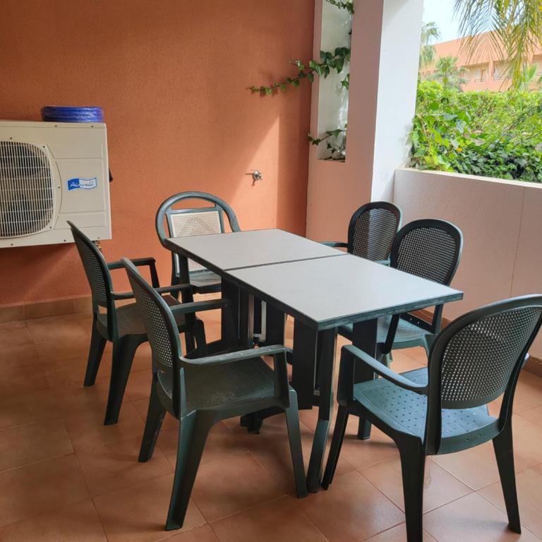 ¡Bajo extraordinario con vistas a la piscina y terraza! - Apartamento de 2 dormitorios - 18