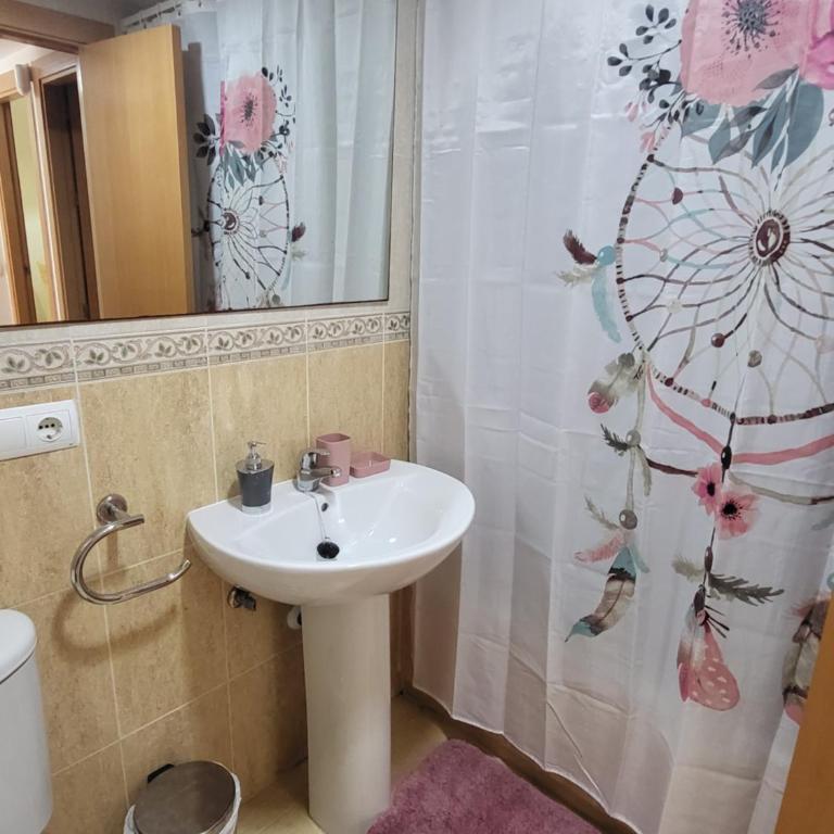 ¡Bajo extraordinario con vistas a la piscina y terraza! - Apartamento de 2 dormitorios - 35