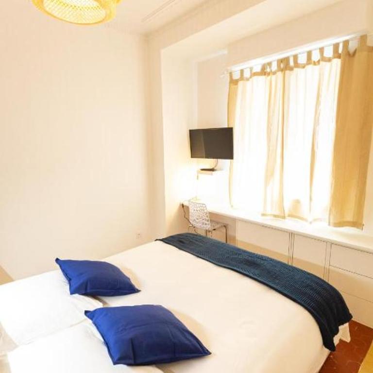 3 min à pied de la gare St Charles - 3 chambres avec Clim, SDB et TV - Appartement 3 Chambres - 13