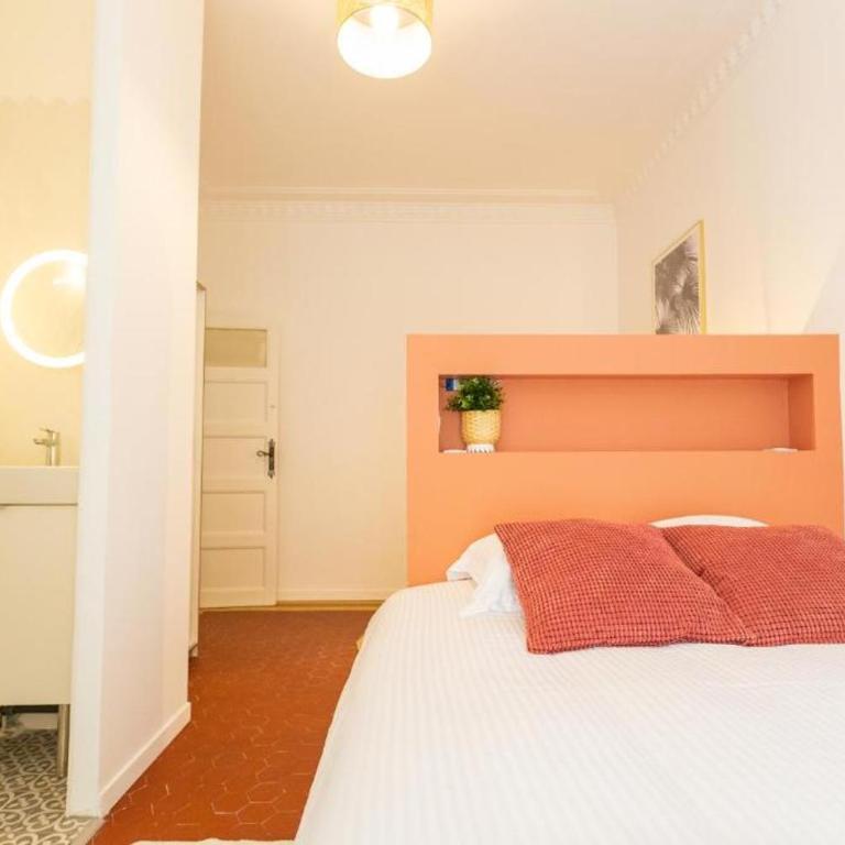 3 min à pied de la gare St Charles - 3 chambres avec Clim, SDB et TV - Appartement 3 Chambres - 17