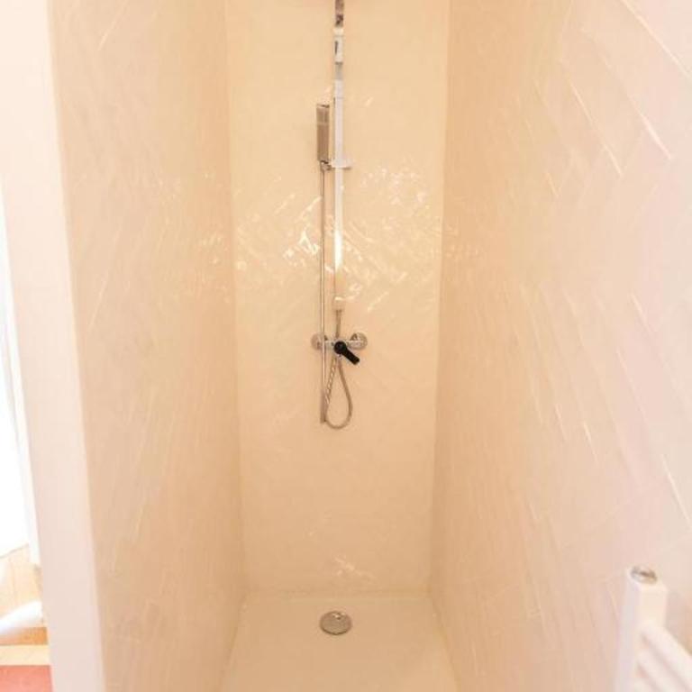 3 min à pied de la gare St Charles - 3 chambres avec Clim, SDB et TV - Appartement 3 Chambres - 19