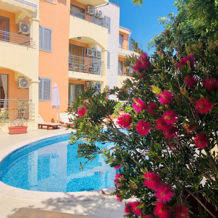 Apartment "Gluecks-Griff" inside "Becici Sunset Apartments" - Apartman sa 2 Spavaće Sobe - 20