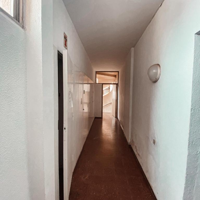 Depto moderno a cuadras del mar frente a Shopping Aldrey - Studio Apartment - 12