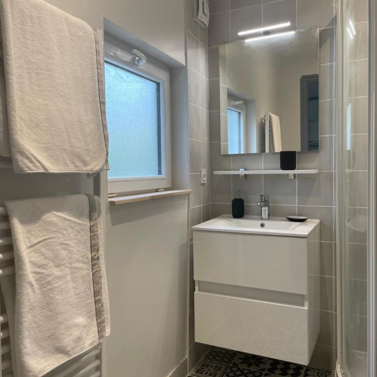 Bel appartement T3 au 1er étage avec cour intérieure au RDC - Villa Marie - Appartement 2 Chambres - 19