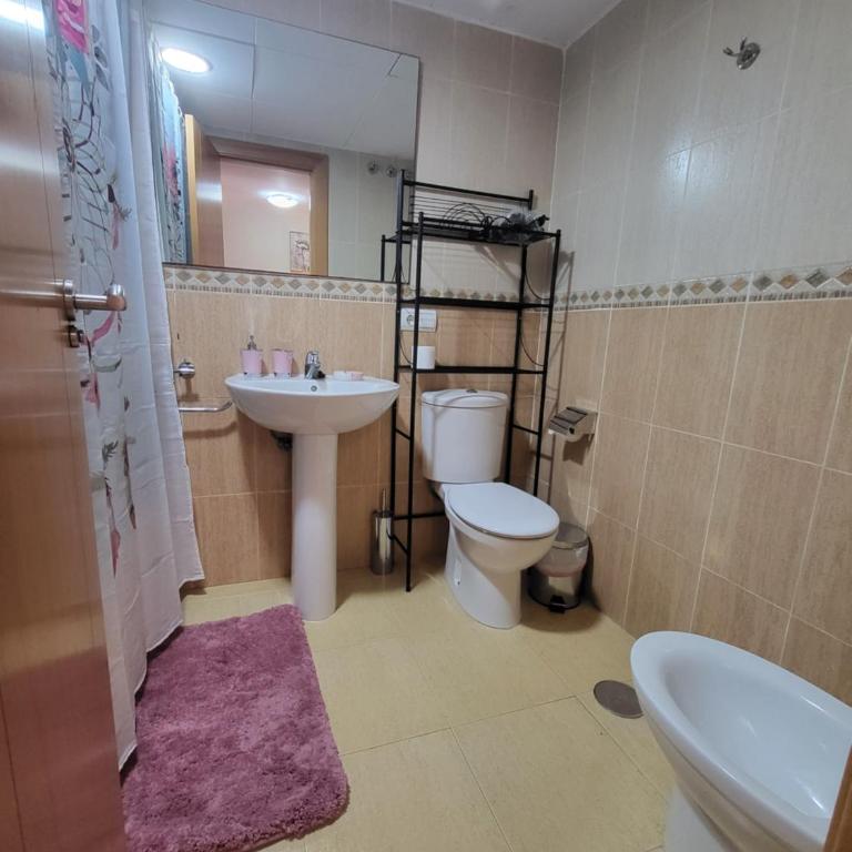 ¡Bajo con terraza y patio con vistas a la piscina comunitaria! - Apartamento de 2 dormitorios - 18